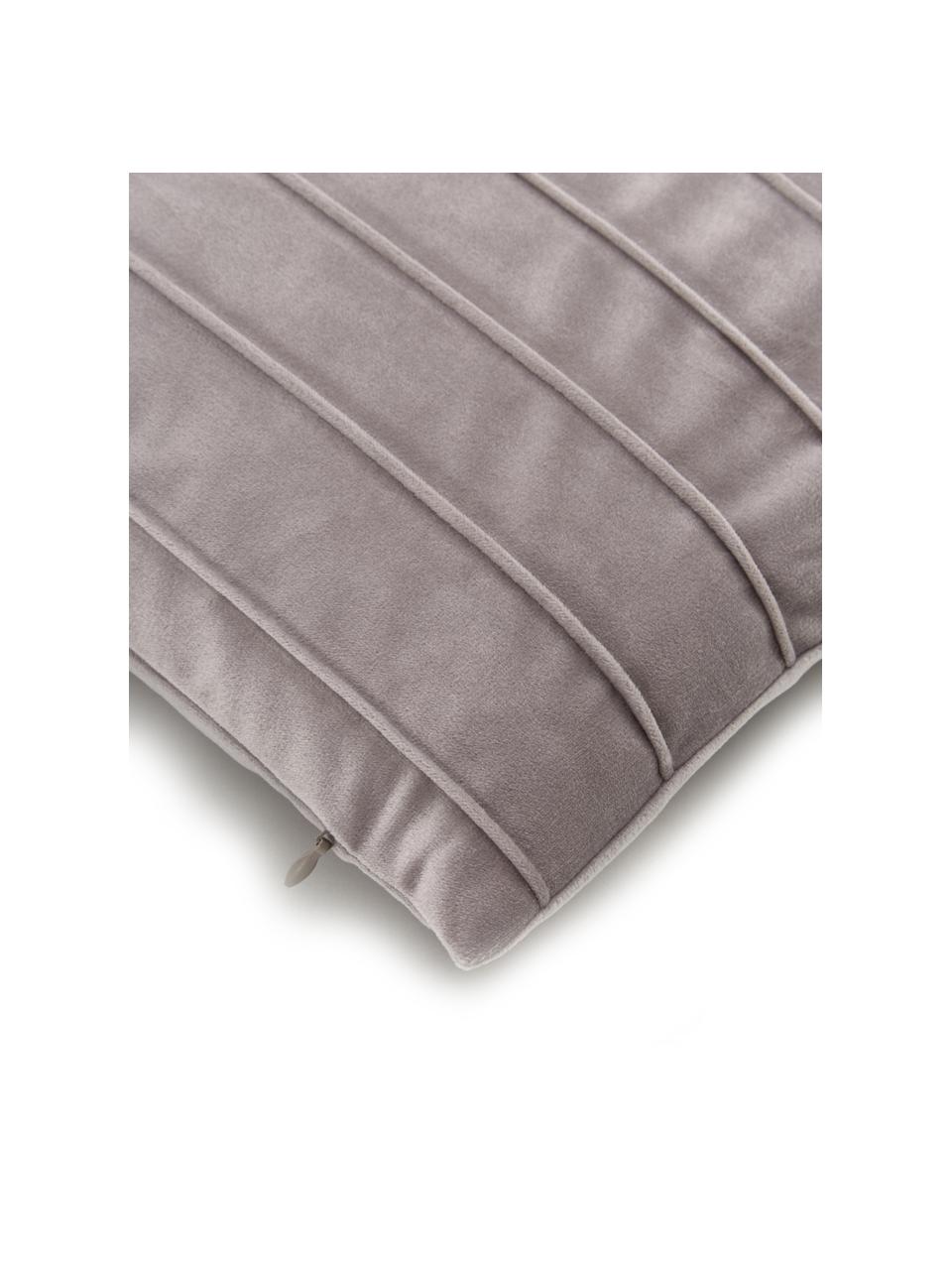 Housse de coussin en velours gris clair Lola, Velours (100 % polyester), Gris, larg. 30 x long. 50 cm