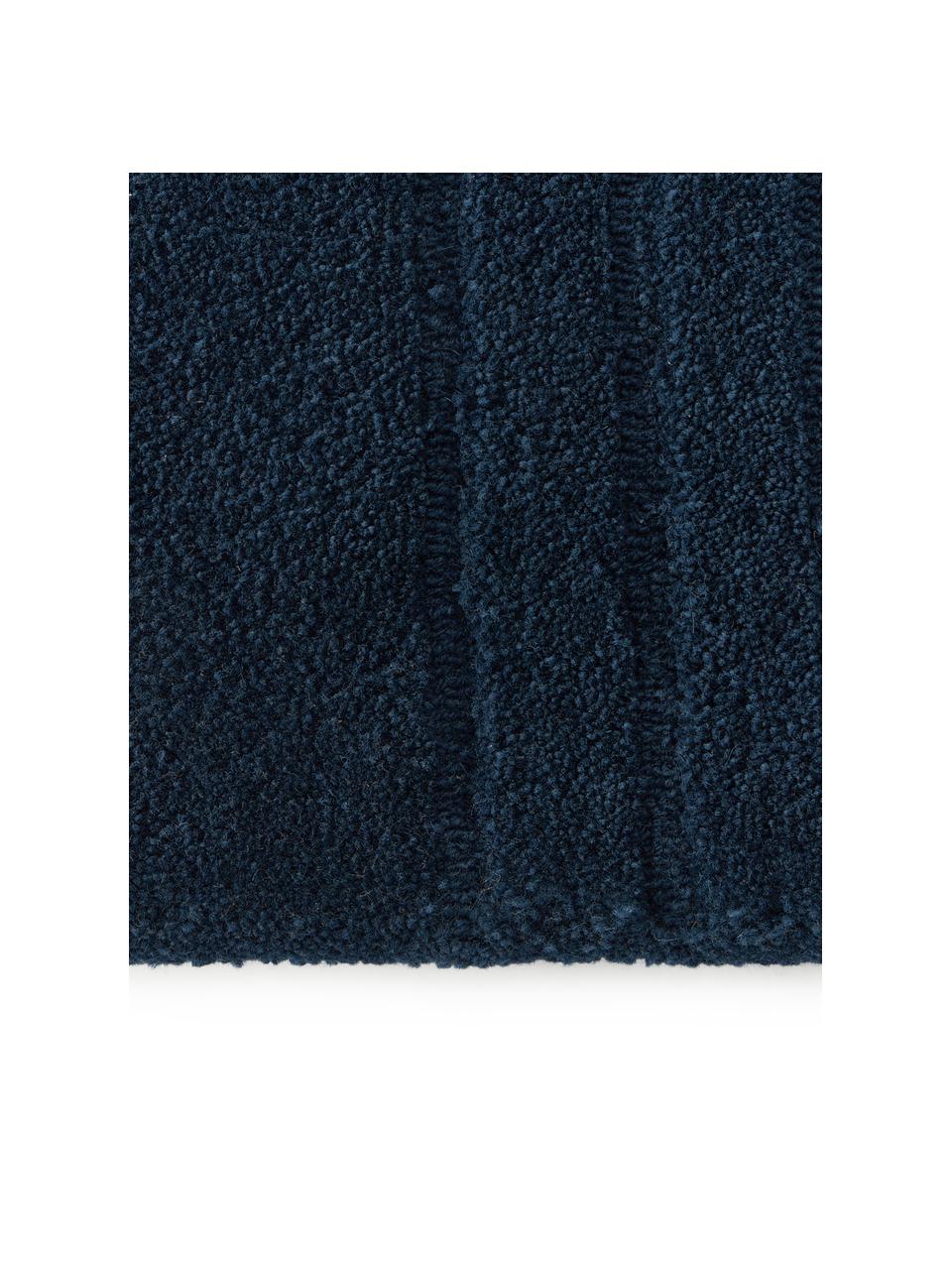 Tapis en laine tuftée main Mason, 100 % laine, certifiée RWS

Les tapis en laine peuvent perdre des fibres lors des premières semaines et des peluches peuvent se former, ce phénomène est naturel et diminue à mesure de votre usage et du temps, Bleu foncé, larg. 80 x long. 150 cm (taille XS)