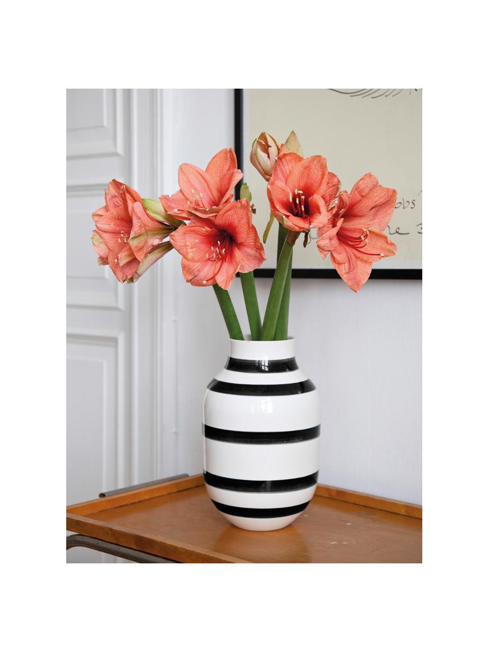 Große handgefertigte Keramik-Vase Omaggio, Keramik, Weiß, Schwarz, Ø 20 x H 31 cm