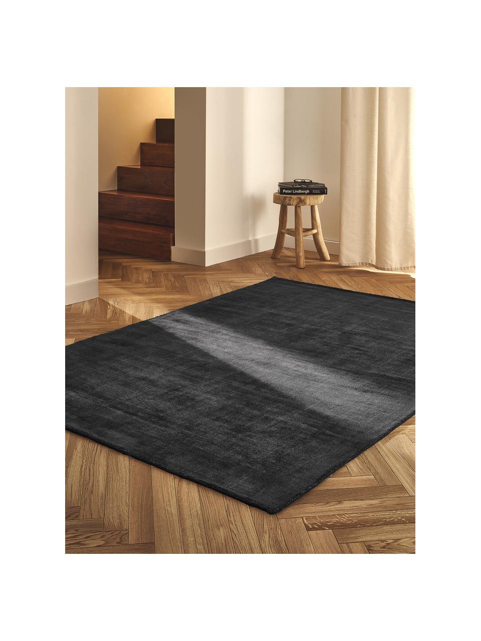 Ręcznie tkany dywan z wiskozy Jane, Antracytowy, S 160 x D 230 cm (Rozmiar M)