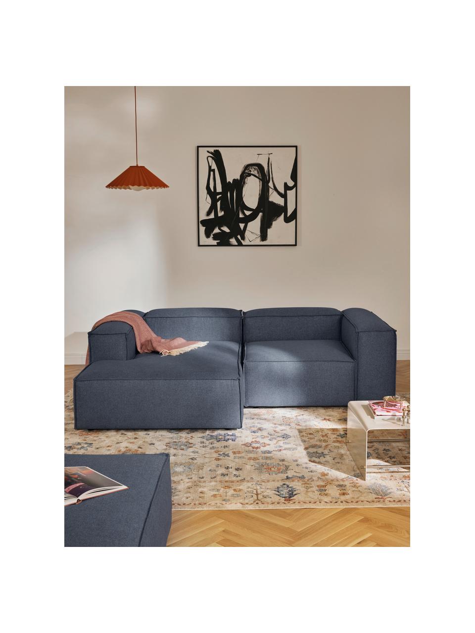 Divano angolare componibile Lennon, Rivestimento: 100% poliestere Con 115.0, Struttura: legno di pino massiccio, , Piedini: plastica I piedini si tro, Tessuto blu scuro, Larg. 238 x Prof. 180 cm, chaise-loungue a sinistra