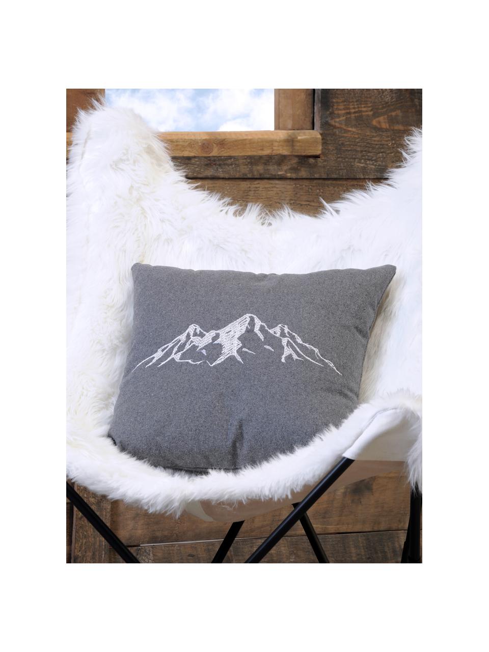 Kissen Charvin in Grau mit Bergmotiv, mit Inlett, Bezug: 95% Polyester, 5% Wolle, Grau, B 45 x L 45 cm