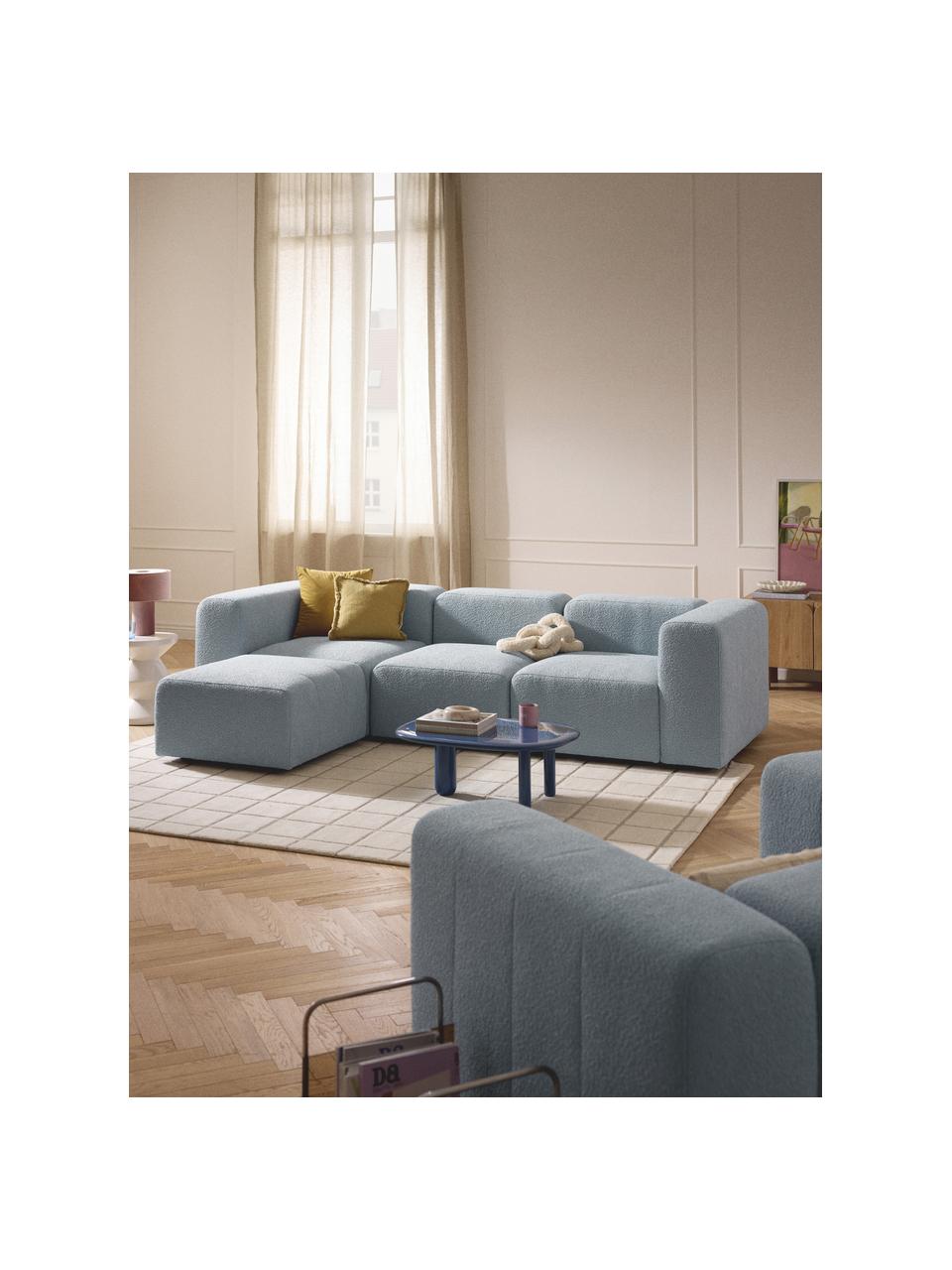 Sofá modular bouclé Lena (4 plazas), con reposapiés, Tapizado: Bouclé (93% poliéster, 6%, Estructura: madera de pino, contracha, Patas: plástico, Bouclé azul claro, An 284 x F 181 cm