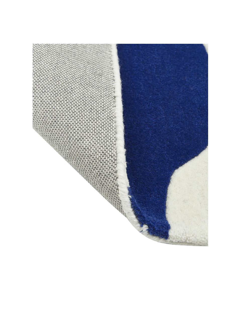 Ręcznie tuftowany dywan z wełny Lando, 100% wełna

Włókna dywanów wełnianych mogą nieznacznie rozluźniać się w pierwszych tygodniach użytkowania, co ustępuje po pewnym czasie, Kremowobiały, niebieski, S 80 x D 150 cm (Rozmiar XS)