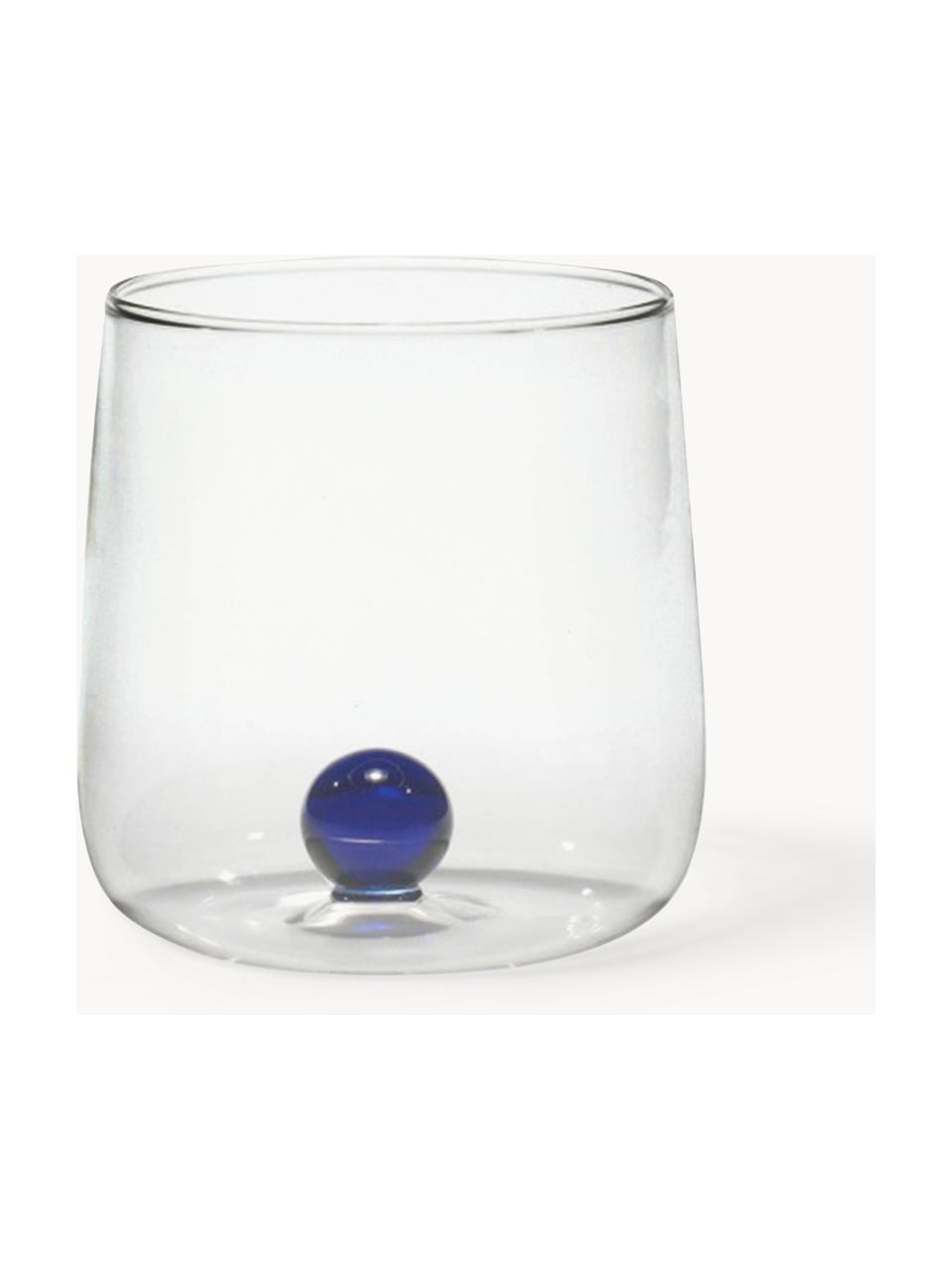 Bicchieri acqua fatti a mano in vetro soffiato Bilia 6 pz, Vetro borosilicato, soffiato a bocca.

Scopri la versatilità del vetro borosilicato per la tua casa! Il vetro borosilicato è un materiale di alta qualità, affidabile e robusto. È caratterizzato da un'eccezionale resistenza al calore ed è quindi ideale per il vostro tè o caffè caldo. Rispetto al vetro tradizionale, il vetro borosilicato è più resistente alle rotture e alle incrinature, il che lo rende un compagno sicuro per la tua casa., Trasparente, blu scuro, Ø 9 x Alt. 9 cm, 440 ml