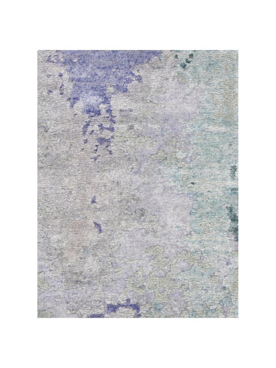 Alfombra artesanal de viscosa Silk Shadows, 75% viscosa, 25% lana de Nueva Zelanda, Tonos verdes, azules y lilas, An 60 x L 90 cm (Tamaño XS)