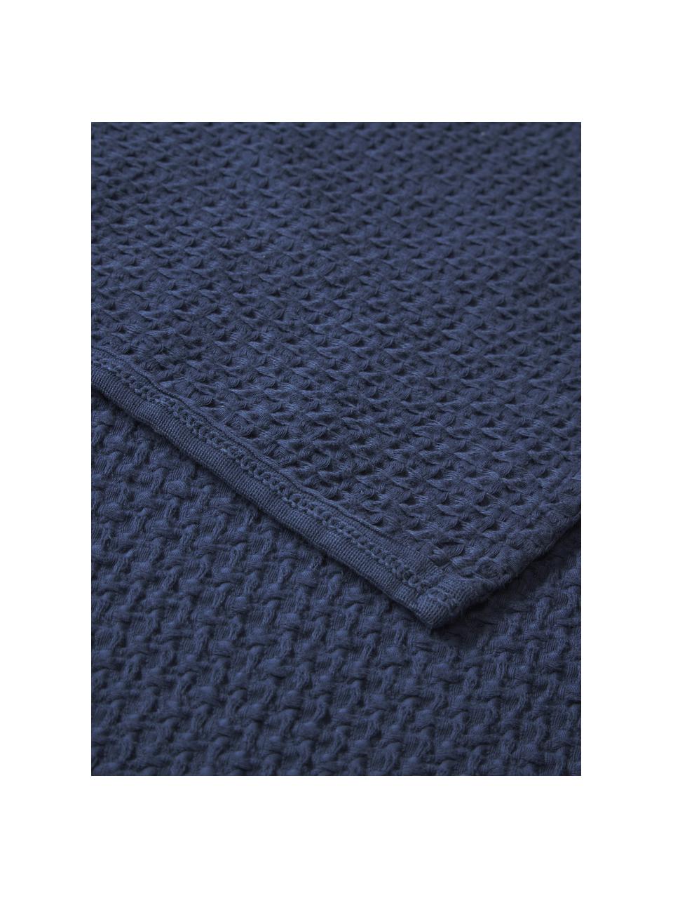 Přehoz z vaflového piké Levana, 100 % bavlna

Materiál použitý v tomto produktu byl testován na škodlivé látky a certifikován podle OEKO-TEX Standard 100 - Textile by OEKO-TEX®, CITEVE, 5763CIT., Tmavě modrá, Š 180 cm, D 250 cm