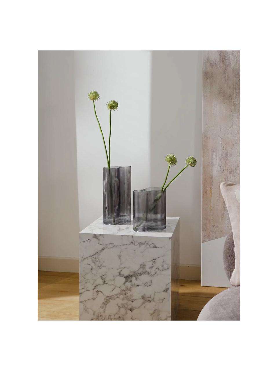 Mundgeblasene Design-Vase Dawn mit Rillenrelief, H 30 cm, Glas, Grau, B 16 x H 30 cm