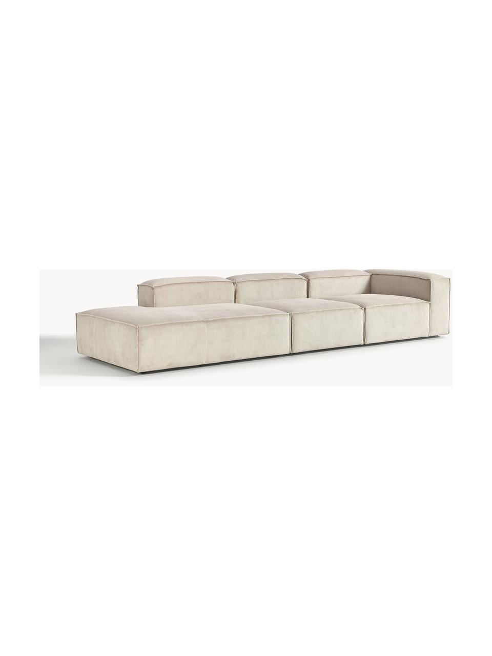 Chaise longue XL componibile in velluto a coste Lennon, Rivestimento: velluto a coste (92% poli, Struttura: legno di pino massiccio, , Piedini: plastica I piedini si tro, Velluto a coste beige chiaro, Larg. 357 x Prof. 119 cm, schienale a sinistra