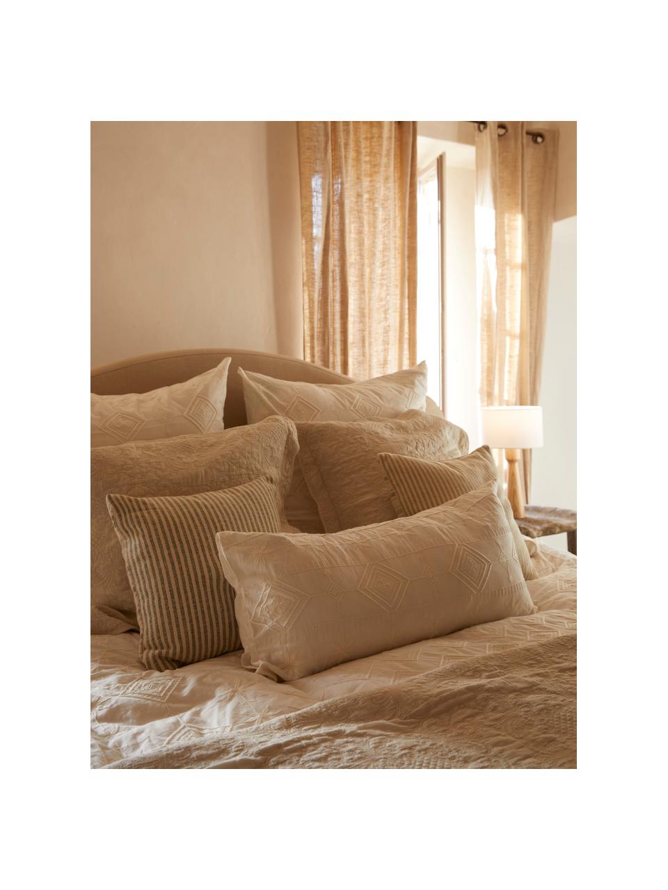 Vyšívaná bavlnená posteľná bielizeň Elaine, 100 % bavlna
Hustota vlákna 140 TC, kvalita štandard

Posteľná bielizeň z bavlny je príjemná na dotyk, dobre absorbuje vlhkosť a je vhodná pre alergikov, Biela, 135 x 200 cm + 1 vankúš 80 x 80 cm