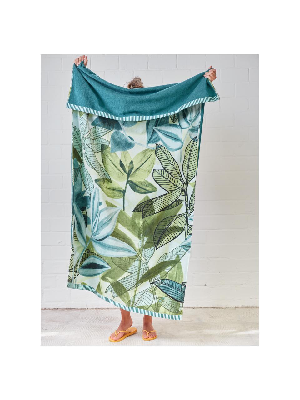 Plážová osuška z organické bavlny se vzorem listů Jungle Vibe, Modrá a odstíny zelené, Š 100 cm, D 180 cm