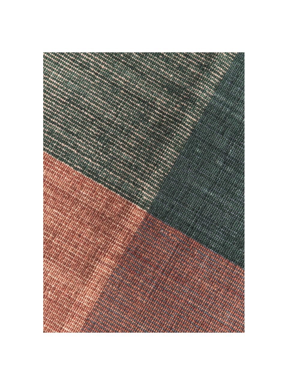 Károvaný vlnený koberec so strapcami Bliss, 80 % vlna (certifikát RWS), 20 % bavlna

V prvých týždňoch používania vlnených kobercov sa môže po niekoľkých týždňoch používania objaviť charakteristický jav uvoľňovania vlákien, Viac farieb, Š 160 x D 230 cm (veľkosť M)