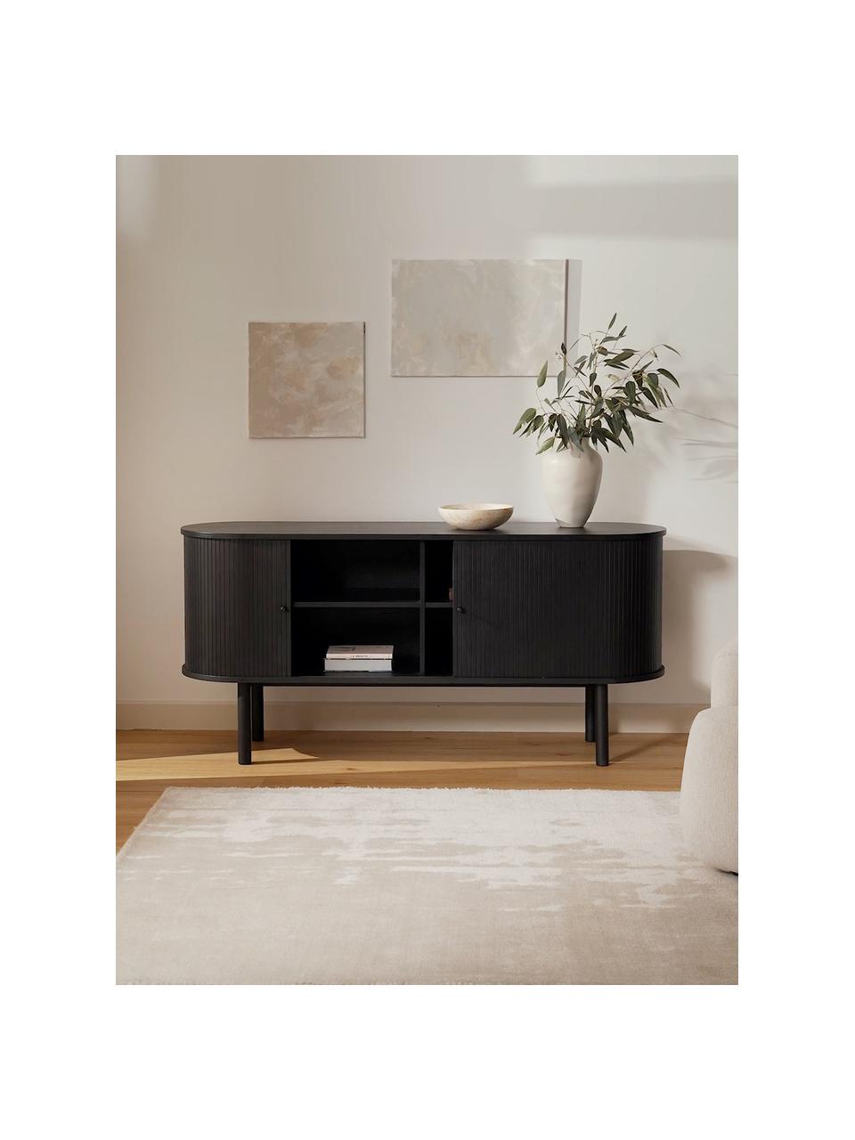 Houten tv-meubel Calary met geribde voorzijde, Frame: MDF en multiplex met eike, Poten: massief eikenhout, FSC-ge, Zwart, B 138 x H 55 cm