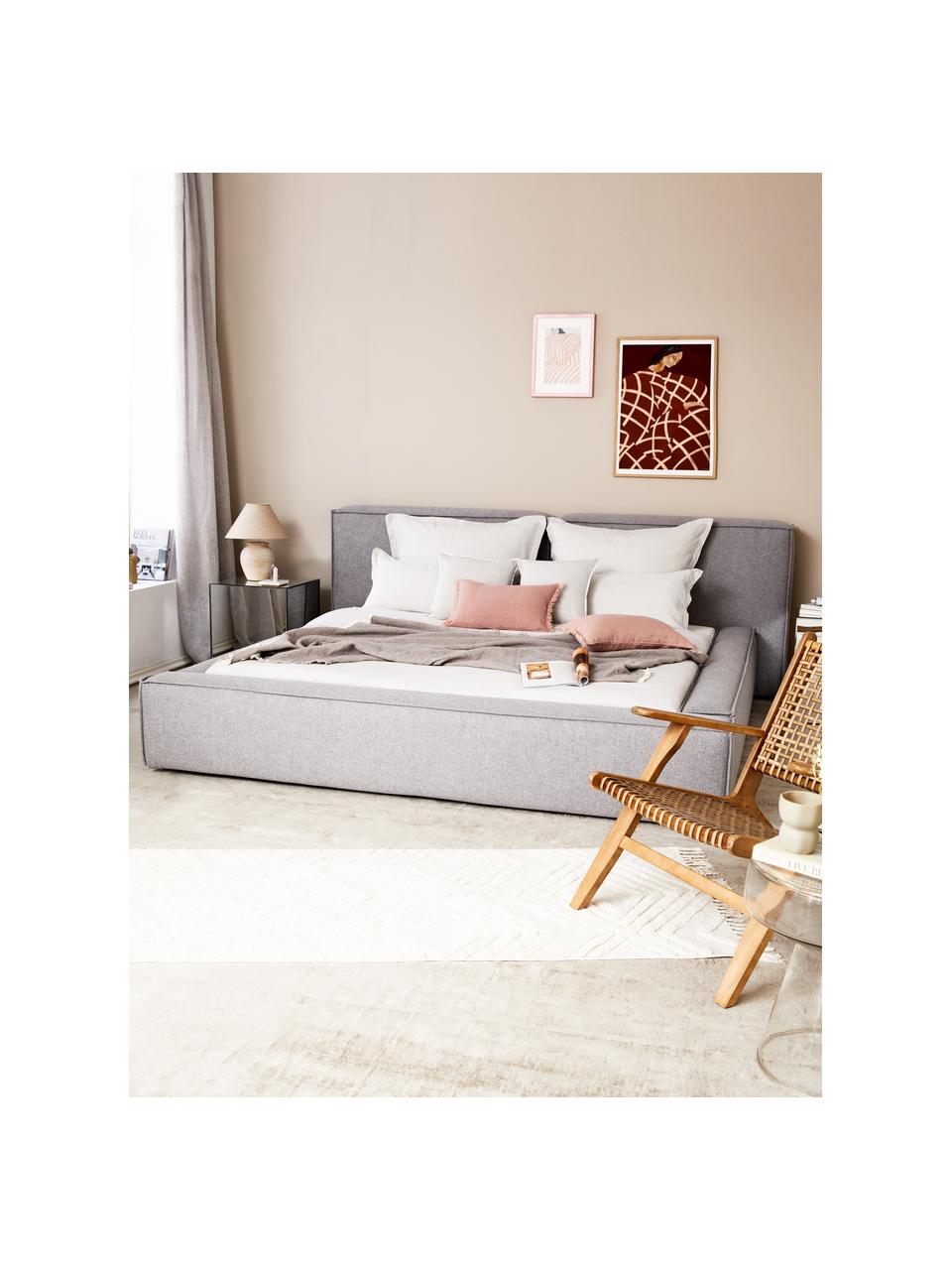 Gestoffeerd bed Lennon, Bekleding: 100% polyester Met 115.00, Frame: massief grenenhout, multi, Poten: hout, kunststof Dit produ, Geweven stof grijs, B 248 x L 243 cm (ligvlak 180 x 200 cm)