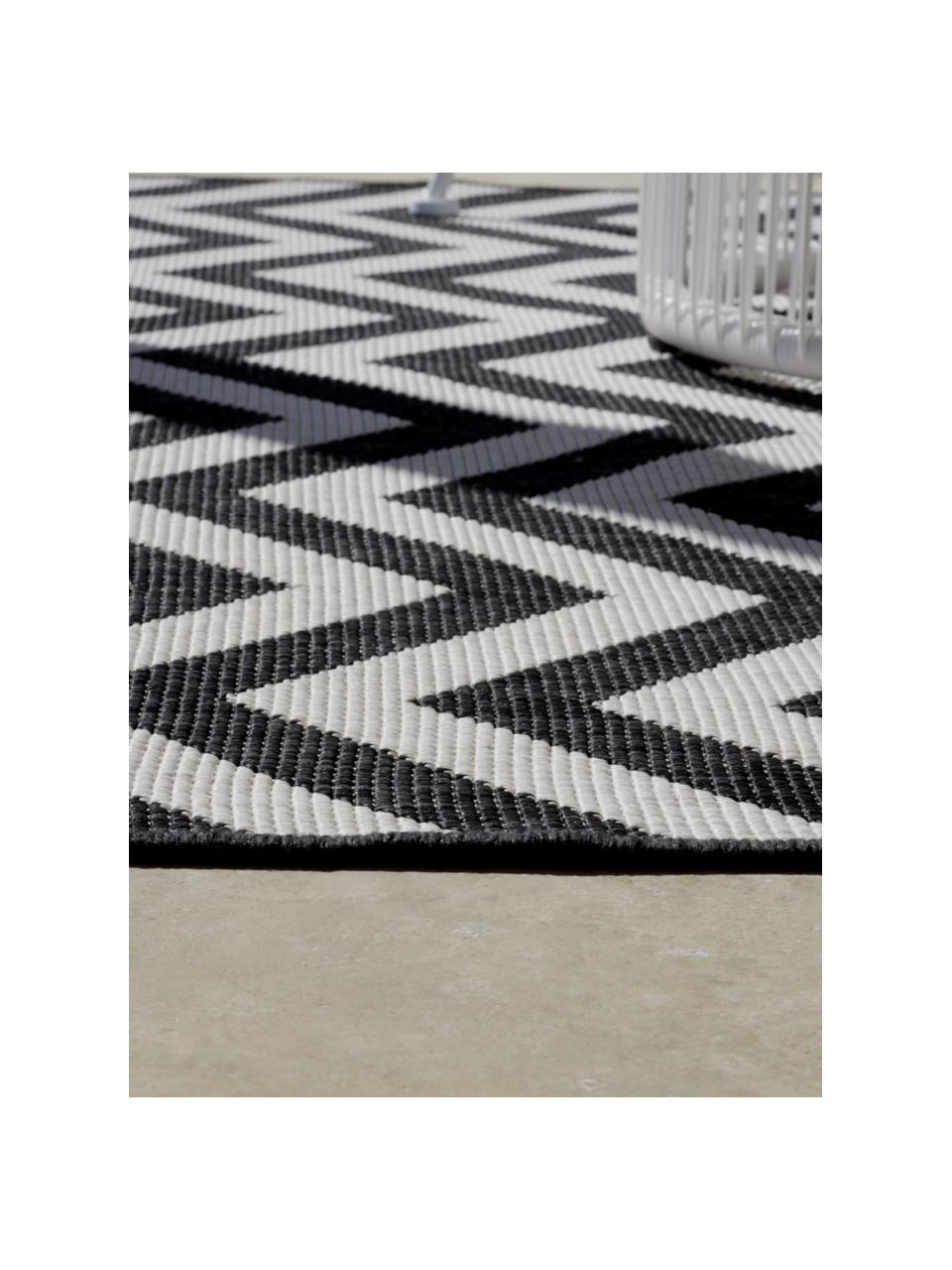 Obojstranný koberec do interiéru/exteriéru s kľukatým vzorom Palma, 100 % polypropylén, Čierna, biela, Š 120 x D 170 cm (veľkosť S)