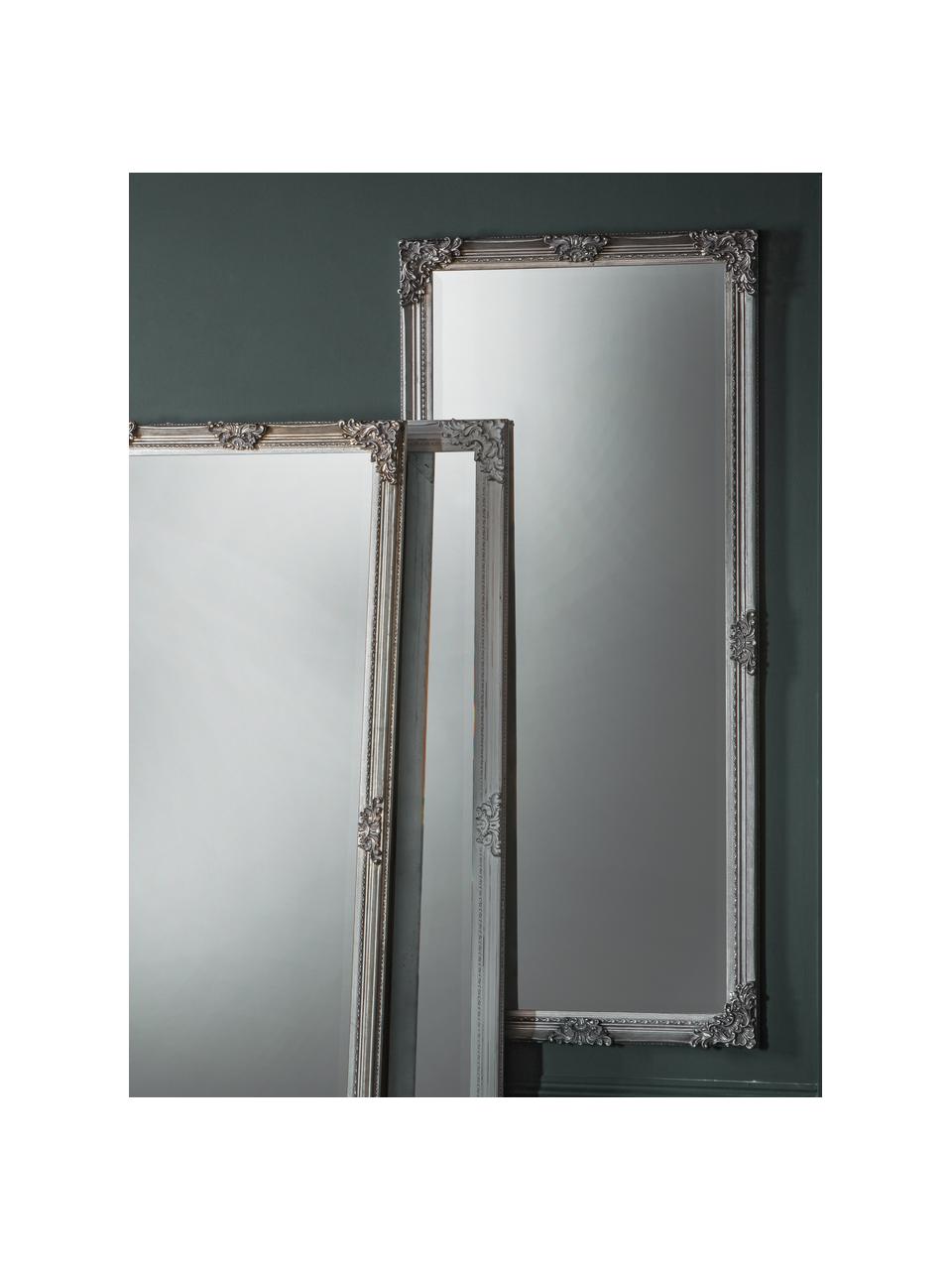 Miroir rectangulaire argent à poser contre mur Fiennes, Couleur argentée, larg. 70 x haut. 160 cm