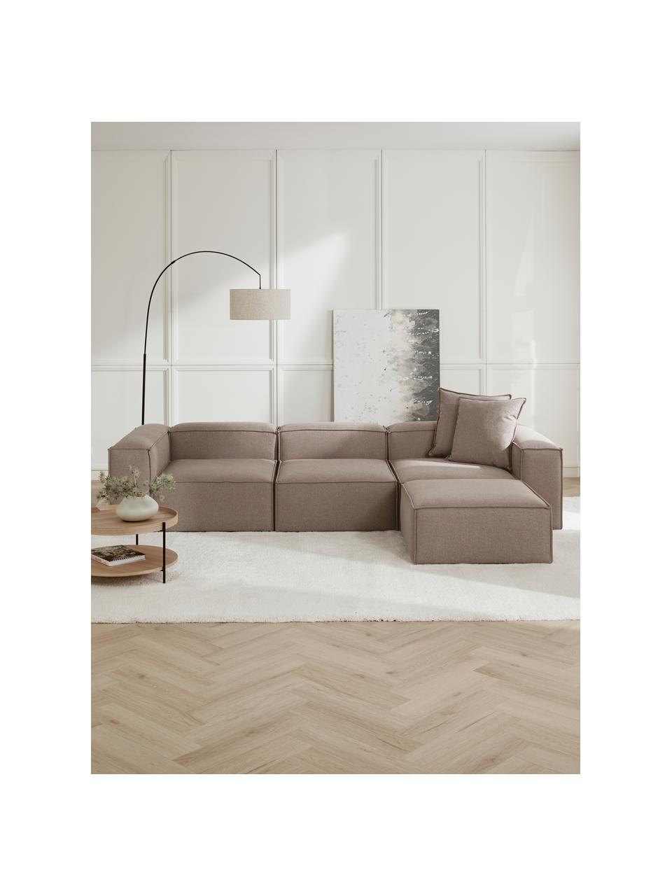 Divano componibile 4 posti con poggiapiedi Lennon, Rivestimento: 100% poliestere Con 115.0, Struttura: legno di pino massiccio, , Piedini: plastica Questo prodotto , Tessuto taupe, Larg. 327 x Prof. 207 cm