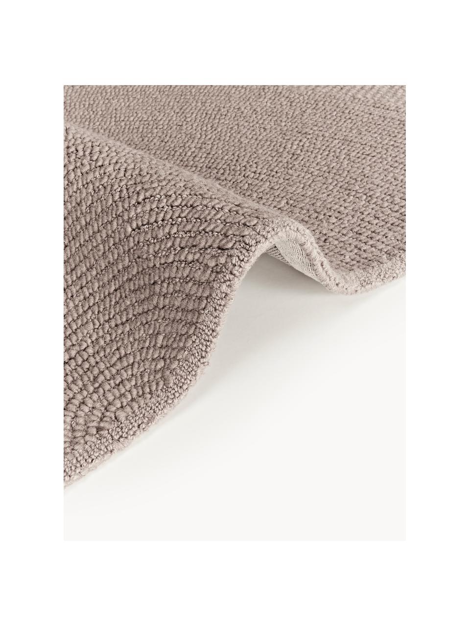 Tapis en laine tufté main Eleni, 100 % laine, certifiée RWS

Les tapis en laine peuvent perdre des fibres lors des premières semaines et des peluches peuvent se former, ce phénomène est naturel et diminue à mesure de votre usage et du temps, Beige, larg. 80 x long. 150 cm (taille XS)