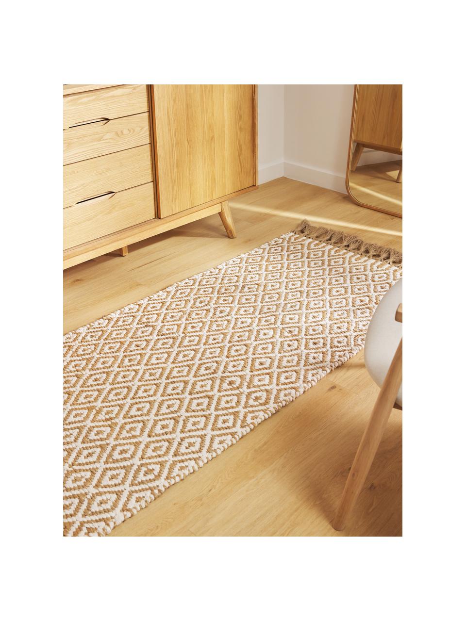 Tapis de couloir en jute fait main Ramos, 100 % jute

Au moins 50 % du textile contenu dans ce produit est composé de fibres de jute. La fibre de jute est une matière première qui se renouvelle rapidement et se caractérise notamment par une faible consommation d'eau lors de la cultivation et le traitement. En outre, ce matériau est entièrement biodégradable, Brun, blanc, larg. 80 x long. 300 cm