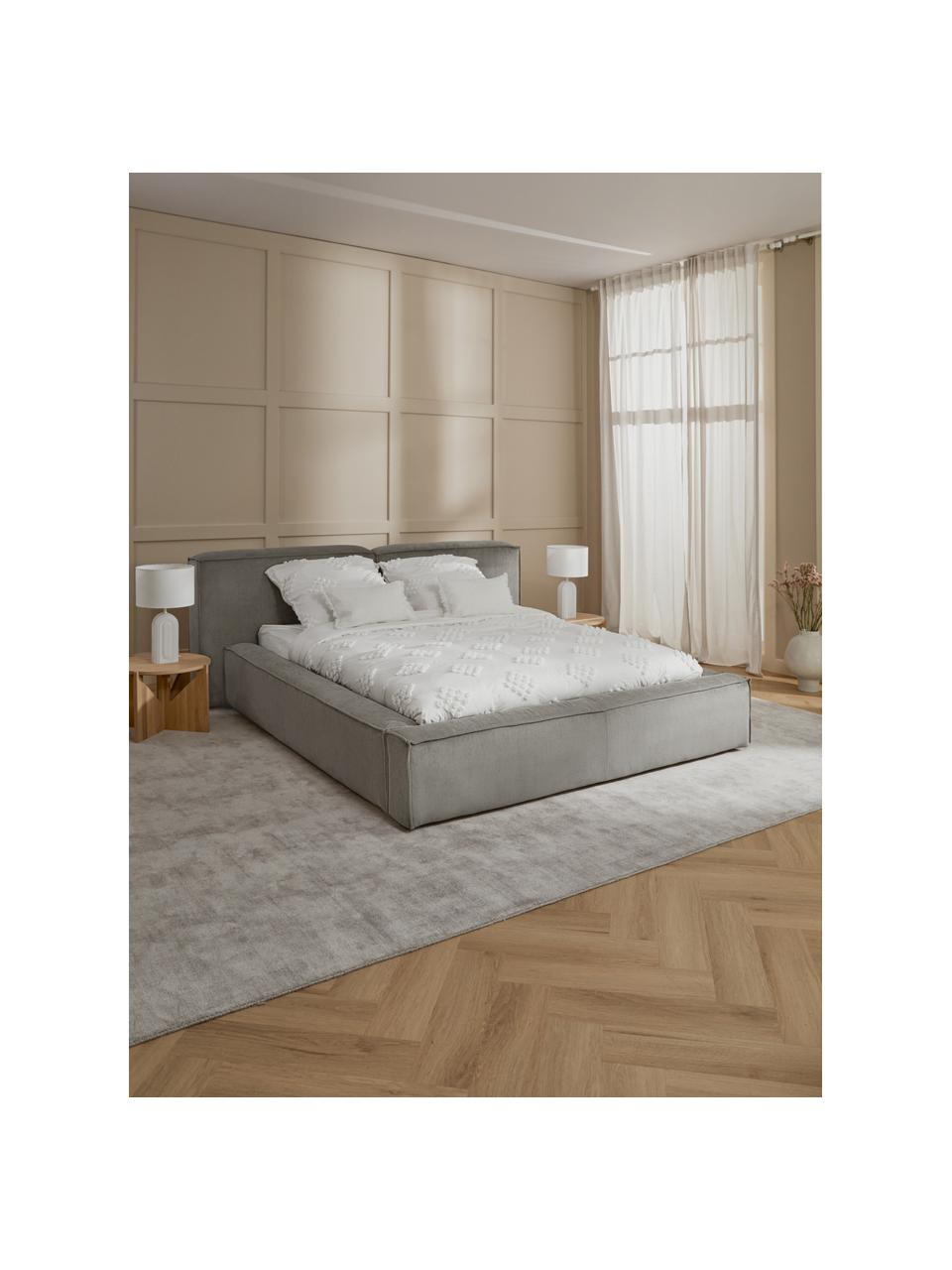 Cama tapizada en pana Lennon, con espacio de almacenamiento, Tapizado: pana (98% poliéster, 2% p, Estructura: madera de pino maciza con, Patas: madera con certificado FS, Pana gris, An 200 x L 200 cm