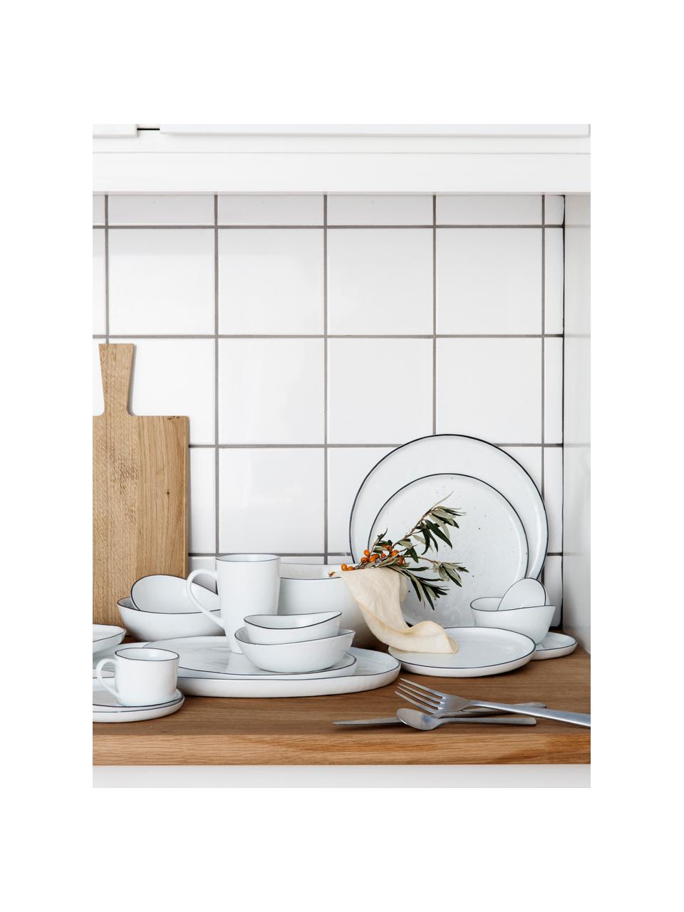 Plat de service artisanal en porcelaine Salt, 30 x 20 cm, Porcelaine, Blanc cassé avec bordure noire, larg. 20 x long. 30 cm