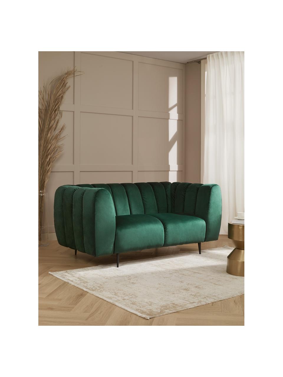 Sofá de terciopelo Shel (2 plazas), Tapizado: 100% terciopelo de poliés, Estructura: madera dura, madera bland, Patas: metal recubierto, Terciopelo verde oscuro, An 170 x F 95 cm