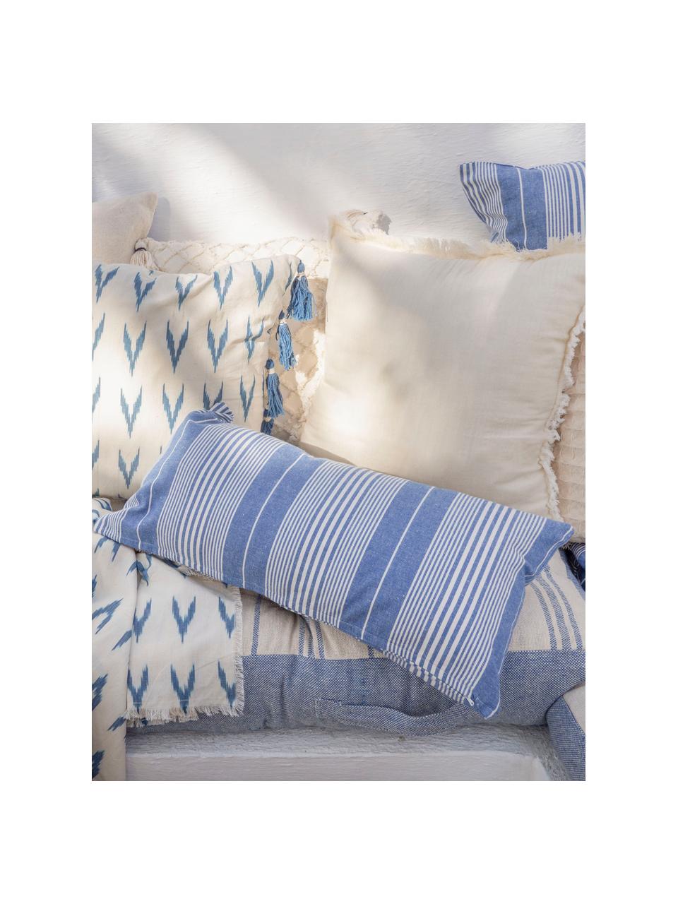 Boho kussenhoes Cala met blauwe kwastjes, 100% katoen, Blauw, wit, 45 x 45 cm