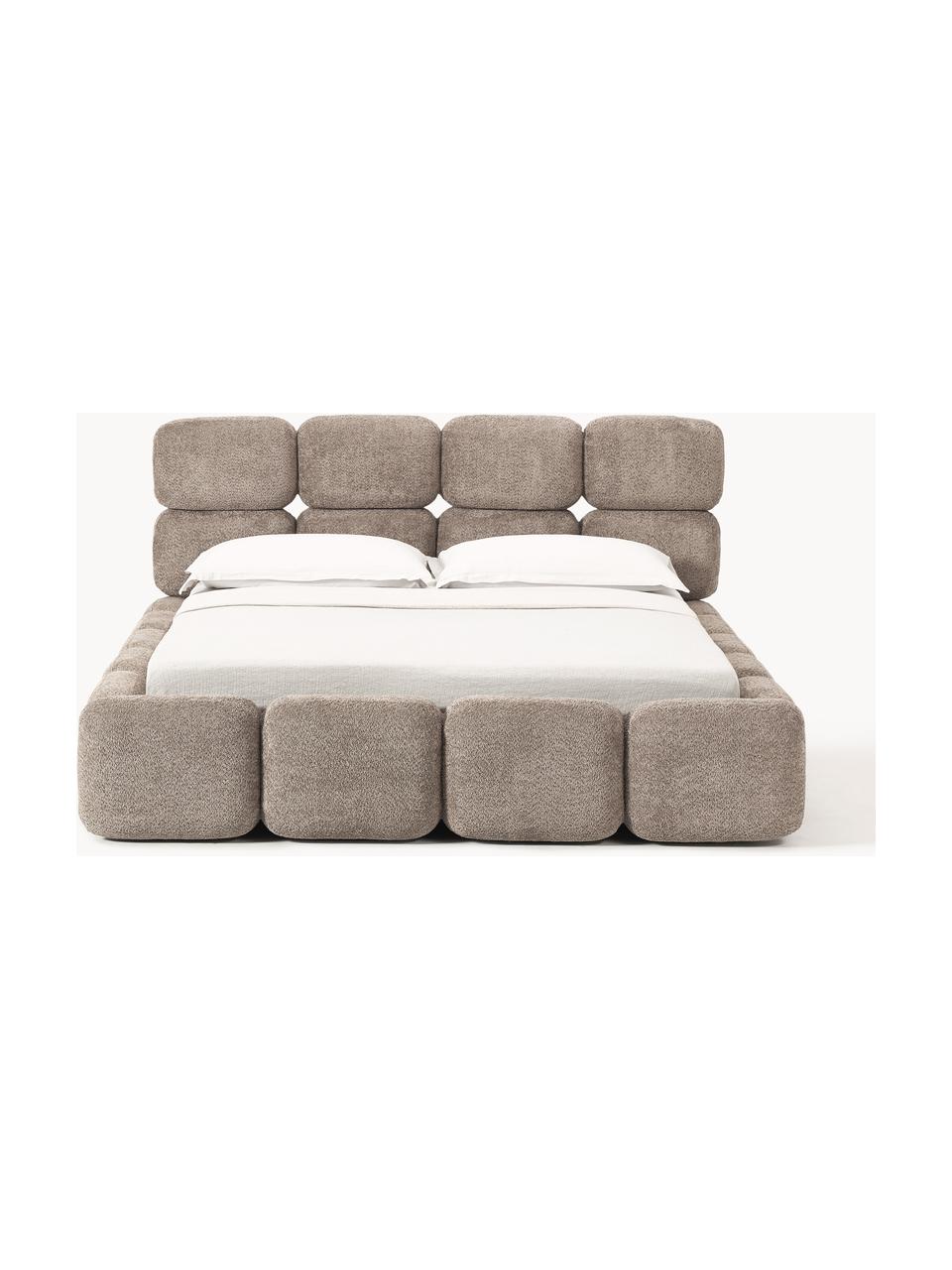 Cama tapizada de borreguillo bouclé Tayla, Tapizado: tejido borreguillo bouclé, Estructura: madera de abeto maciza, t, Patas: madera de abedul lacada E, Borreguillo bouclé gris pardo, An 140 x L 200 cm