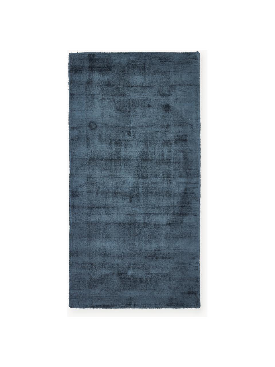 Handgeweven viscose vloerkleed Jane, Onderzijde: 100% katoen Het in dit pr, Donkerblauw, B 160 x L 230 cm (maat M)