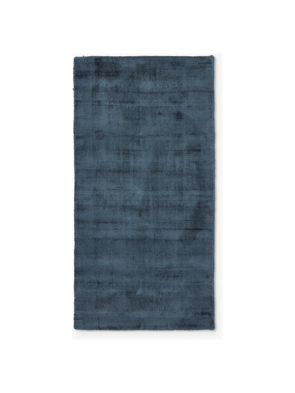 Alfombra artesanal de viscosa Jane, Parte superior: 100% viscosa, Reverso: 100% algodón, Azul oscuro, An 160 x L 230 cm (Tamaño M)