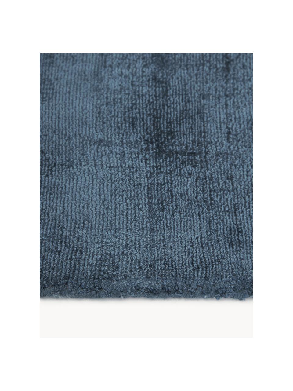 Tapis en viscose tissé main Jane, Bleu foncé, larg. 160 x long. 230 cm (taille M)