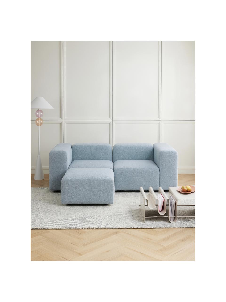 Sofa modułowa bouclé z pufem Lena (3-osobowa), Tapicerka: bouclé (93% poliester, 6%, Stelaż: drewno sosnowe, sklejka, , Nogi: tworzywo sztuczne, Jasnoniebieski bouclé, S 209 x G 181 cm