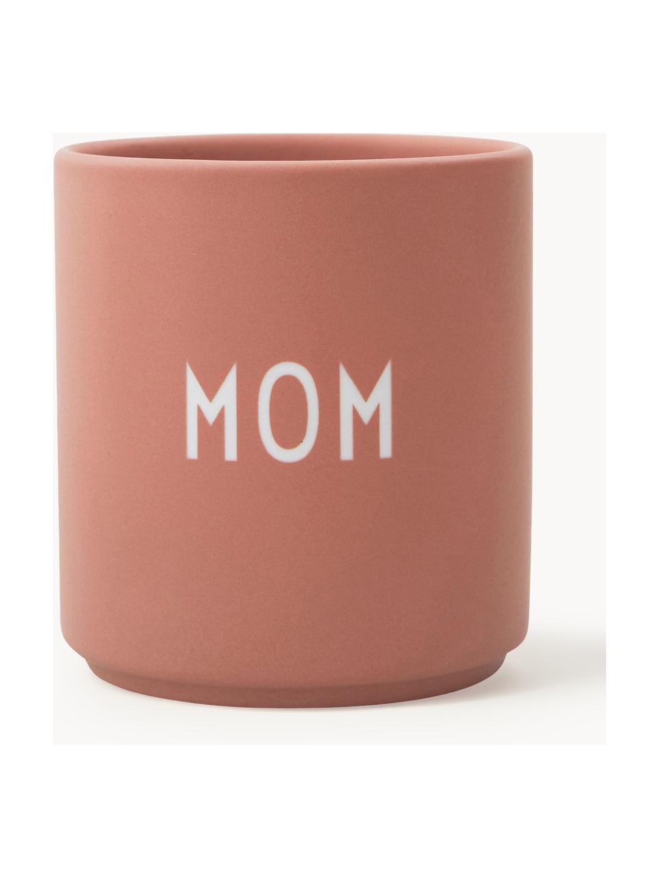 Design beker favorite MOM/LOVE met tekst op de voor- en achterkant, Beenderporselein (porselein)
Fine Bone China is een zacht porselein, dat zich vooral onderscheidt door zijn briljante, doorschijnende glans., Koraalrood (Mom), Ø 8 x H 9 cm, 250 ml