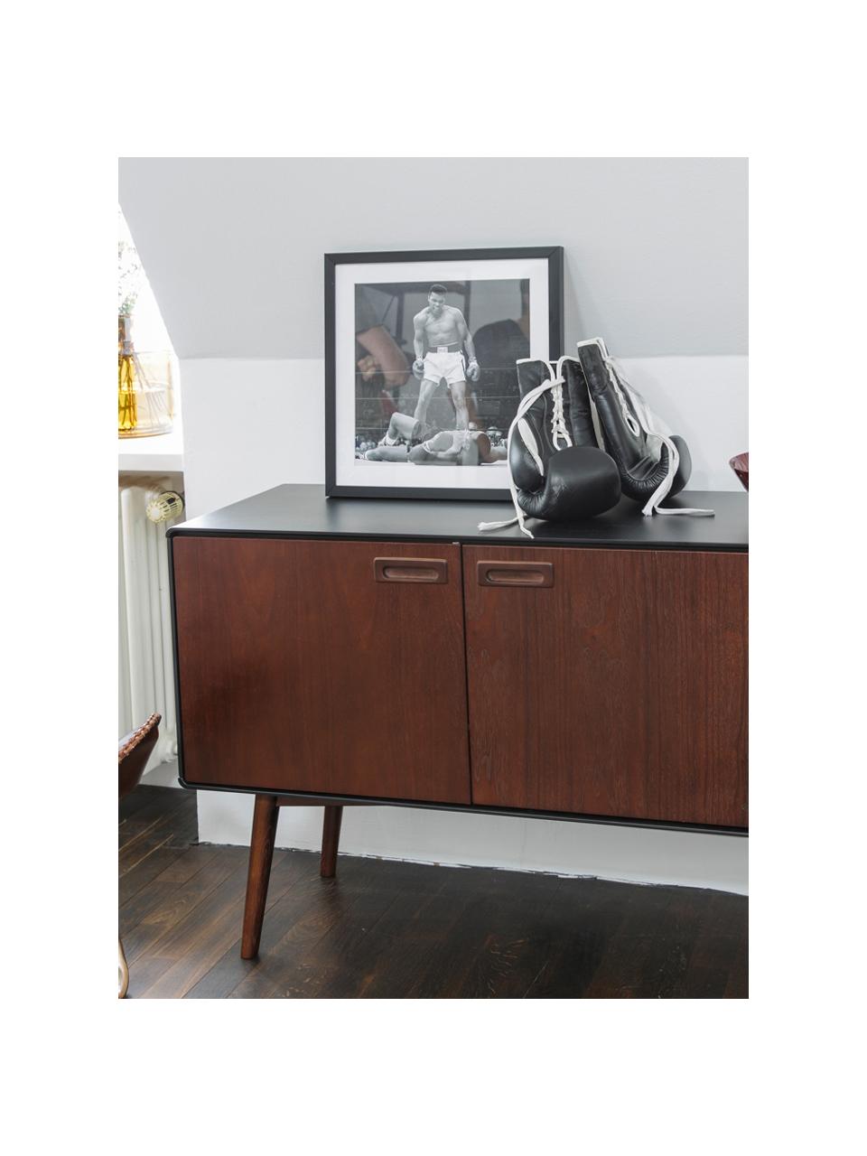 Credenza retrò con finitura in noce e ante Juju, Piedini: legno massello di frassin, Marrone, nero, Larg. 150 x Alt. 73 cm