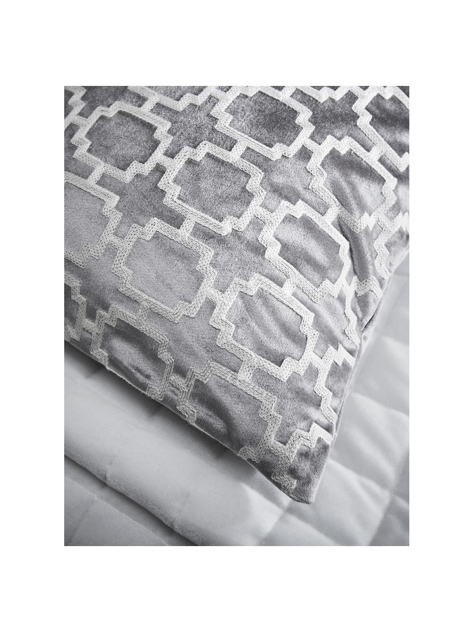 Bestickte Samt-Kissenhülle Simone, 100% Polyestersamt, Grau, gebrochenes Weiß, 45 x 45 cm