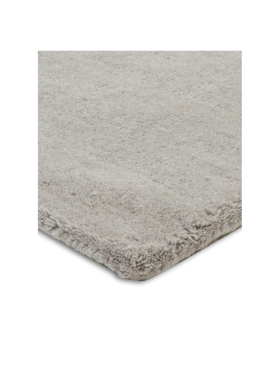 Ręcznie tuftowany dywan z wełny Ometri, 100% wełna

Włókna dywanów wełnianych mogą nieznacznie rozluźniać się w pierwszych tygodniach użytkowania, co ustępuje po pewnym czasie, Wielobarwny, S 170 x D 240 cm (Rozmiar M)
