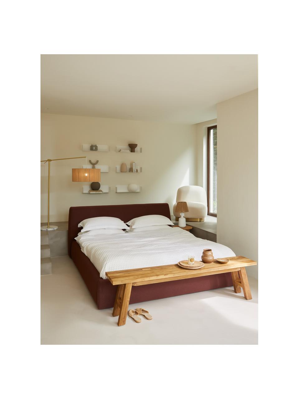 Gestoffeerd bed Cloud in roestrood, Frame: Massief grenenhout en hou, Bekleding: Fijn gestructureerde gewe, Geweven stof donkerrood, 180 x 200 cm