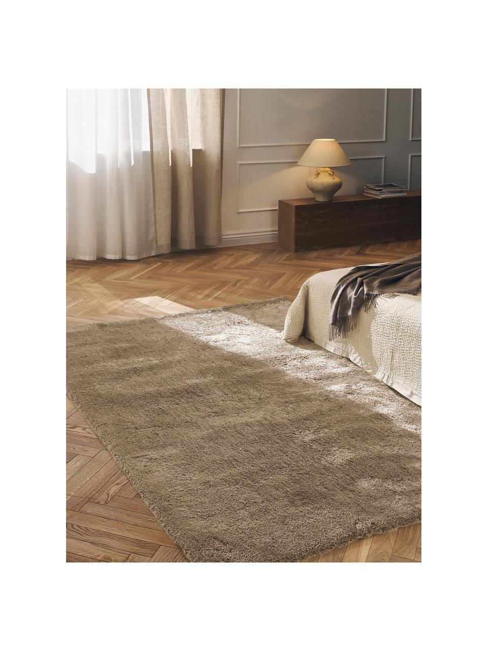 Flauschiger Hochflor-Teppich Leighton, Mikrofaser (100 % Polyester, GRS-zertifiziert), Nougat, B 80 x L 150 cm (Grösse XS)