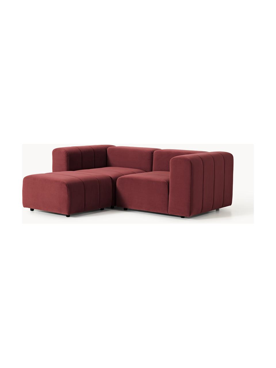 Modulares Samt-Sofa Lena (3-Sitzer) mit Hocker (links/rechts), Bezug: Samt (100 % Polyester) De, Gestell: Buchenholz, Spanplatte, H, Füße: Kunststoff, Samt Weinrot, B 211 x T 181 cm