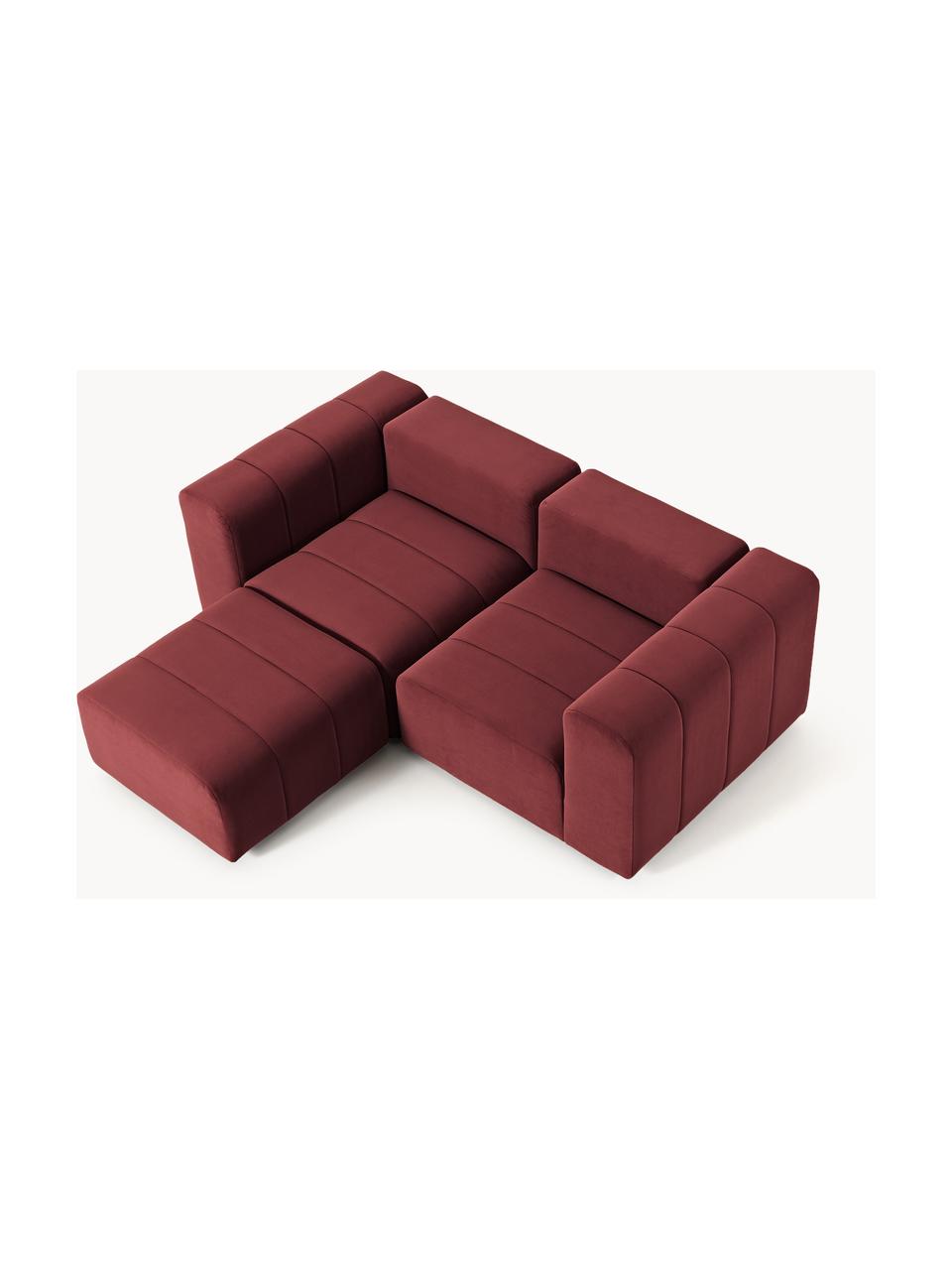 Modulares Samt-Sofa Lena (3-Sitzer) mit Hocker, Bezug: Samt (100 % Polyester) De, Gestell: Buchenholz, Spanplatte, H, Füße: Kunststoff, Samt Weinrot, B 211 x T 181 cm