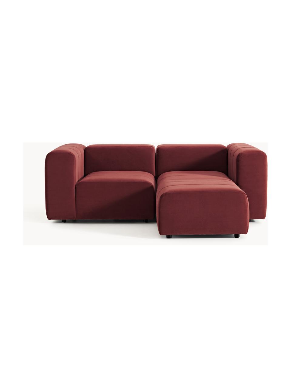 Modulares Samt-Sofa Lena (3-Sitzer) mit Hocker (links/rechts), Bezug: Samt (100 % Polyester) De, Gestell: Buchenholz, Spanplatte, H, Füße: Kunststoff, Samt Weinrot, B 211 x T 181 cm