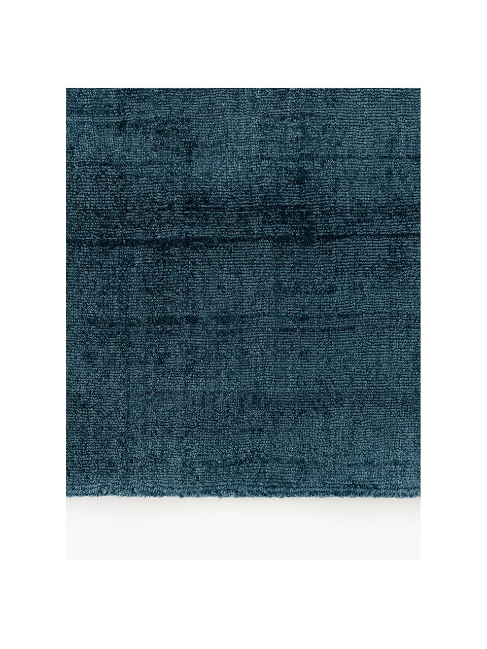 Alfombra artesanal Jane, Parte superior: 100% viscosa, Reverso: 100% algodón, Azul oscuro, An 80 x L 250 cm