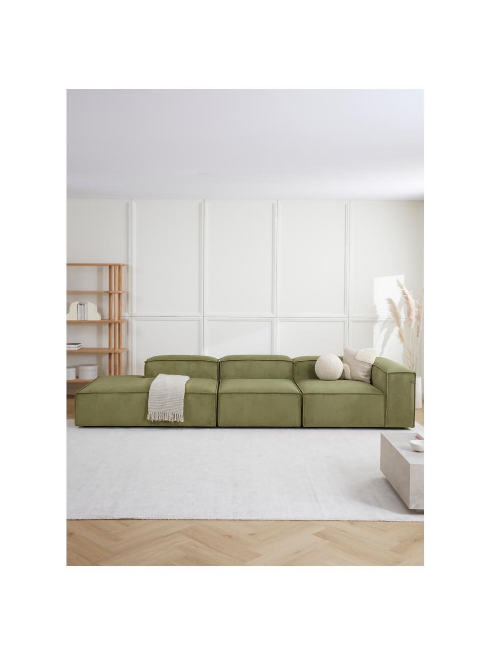 Chaise longue XL componibile in velluto a coste Lennon, Rivestimento: velluto a coste (92% poli, Struttura: legno di pino massiccio, , Piedini: plastica I piedini si tro, Velluto a coste verde, Larg. 357 x Prof. 119 cm, schienale a sinistra