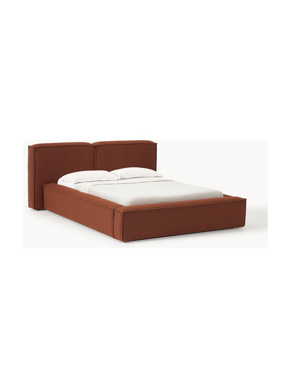 Letto imbottito in bouclé Lennon, Rivestimento: bouclé (80% poliestere, 2, Rivestimento: schiuma, certificata Cert, Struttura: legno di pino massiccio, , Piedini: legno, plastica Questo pr, Bouclé terracotta, Larg. 208 x Lung. 243 cm (superfice 140 x 200 cm)