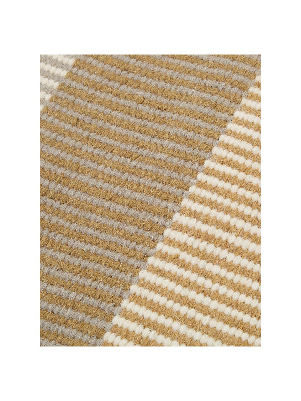Alfombra kilim artesanal de lana Devise, 100% lana
Las alfombras de lana se pueden aflojar durante las primeras semanas de uso, la pelusa se reduce con el uso diario, Multicolor, An 200 x L 300 cm(Tamaño L)