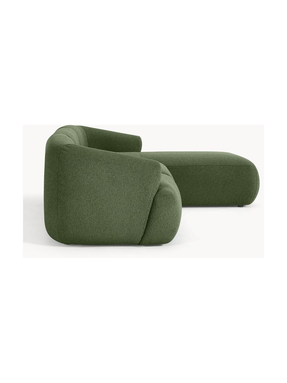 Divano angolare componibile 3 posti in bouclé Sofia, Rivestimento: bouclé (100% poliestere) , Struttura: legno di abete rosso, tru, Piedini: plastica Questo prodotto , Bouclé verde scuro, Larg. 277 x Prof. 185 cm, chaise longue a destra