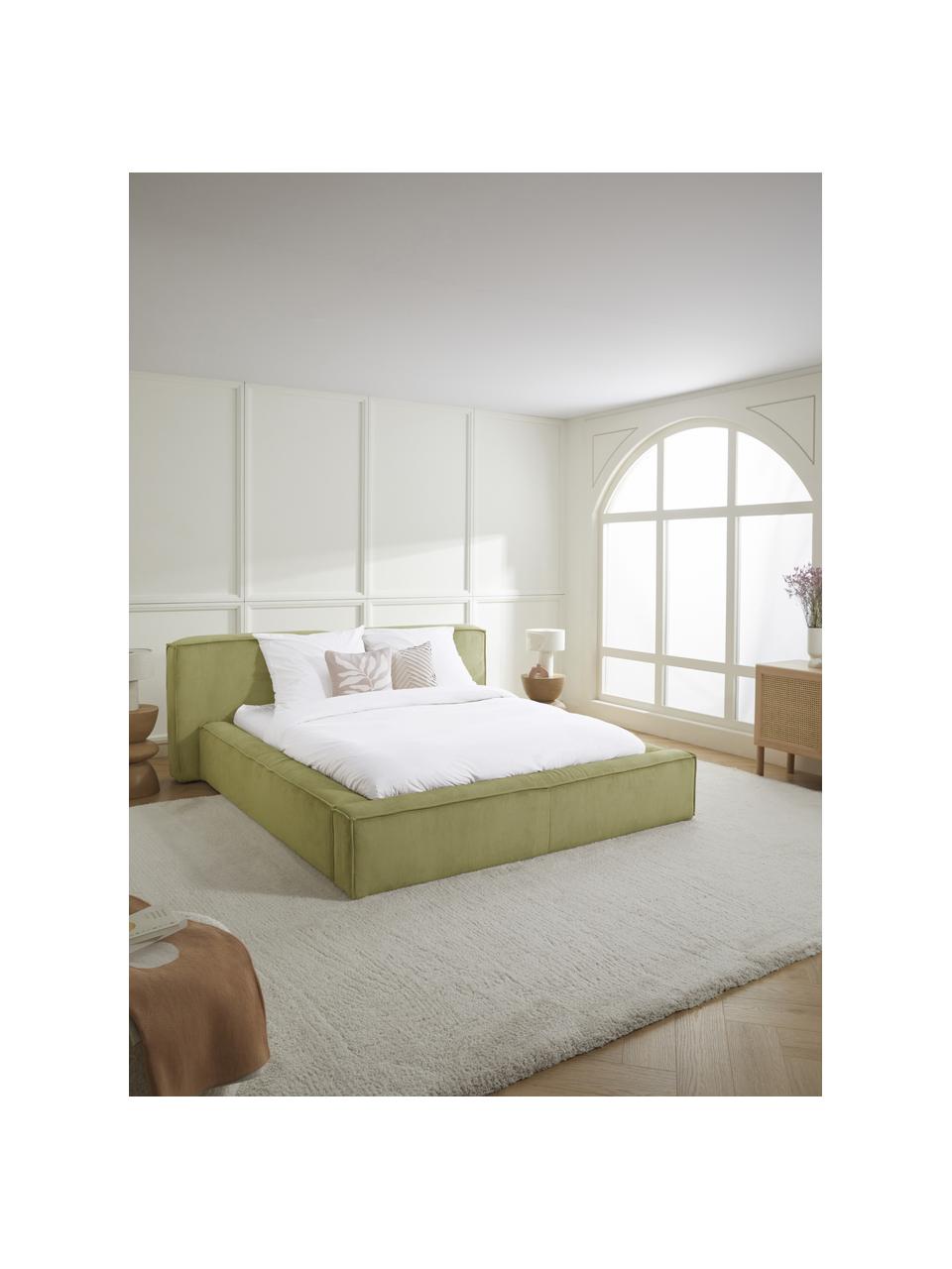 Polsterbett Lennon aus Cord, Bezug: Cord (98% Polyester, 2% P, Gestell: Massives Kiefernholz, FSC, Cord Dunkelgrün, B 140 x L 200 cm