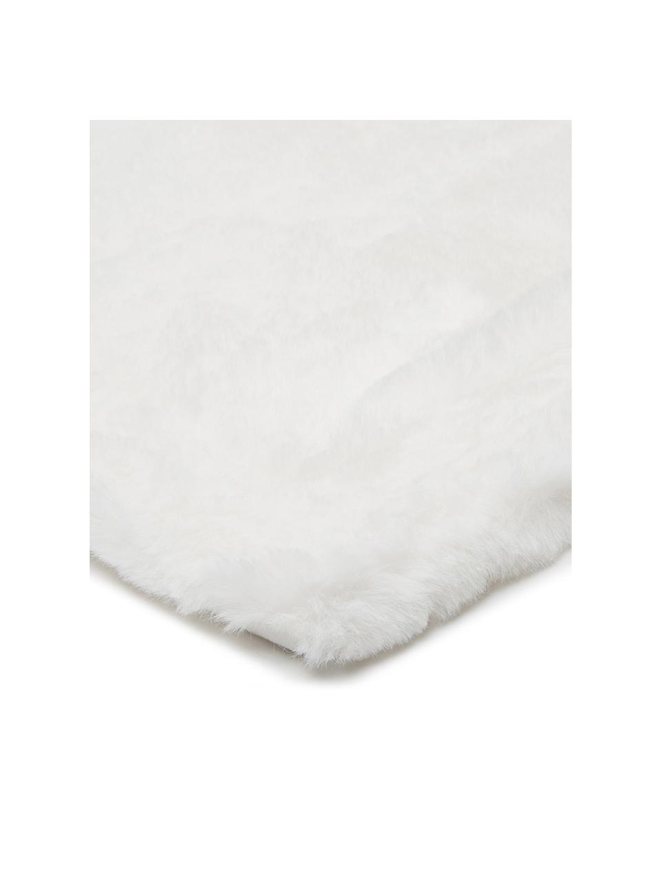 Kuscheldecke Mette aus Kunstfell in Weiß, Vorderseite: 100% Polyester, Rückseite: 100% Polyester, Weiß, 150 x 200 cm