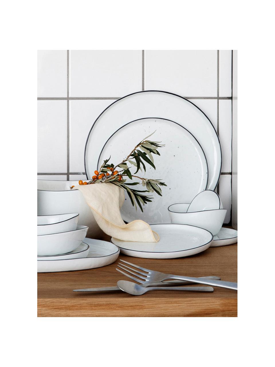 Ručně vyrobené porcelánové snídaňové talíře Salt, 4 ks, Porcelán, Tlumeně bílá, s černým okrajem, Ø 22 cm
