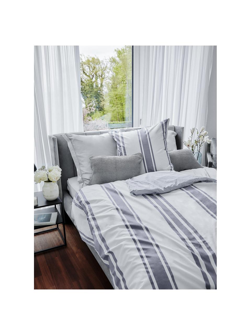 Pruhovaná obojstranná posteľná bielizeň z organickej bavlny Kinsley, Modrá, biela, 200 x 200 cm + 2 vankúše 80 x 80 cm